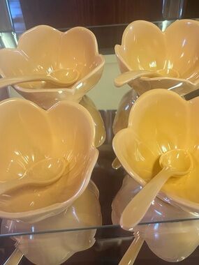 Melamine Flower Serving Bowls with Spoons - Set of 4